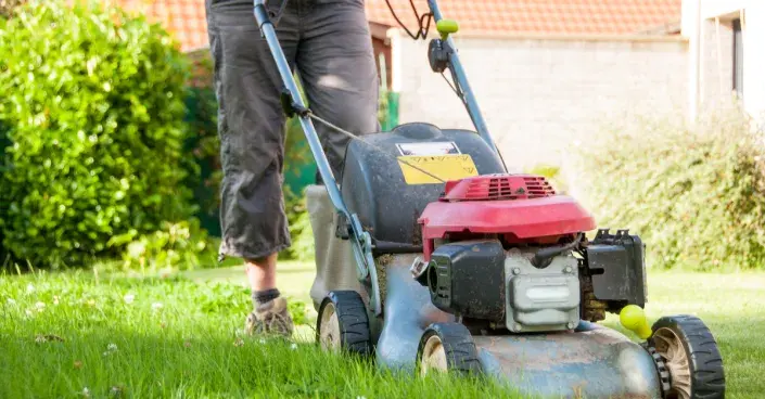 Sečení trávníku Sečení trávníku