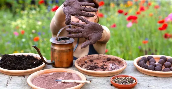 Výroba semínkových koulí Výroba semínkových koulí