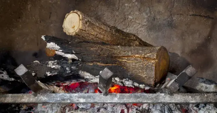 Popel v ohništi Popel v ohništi