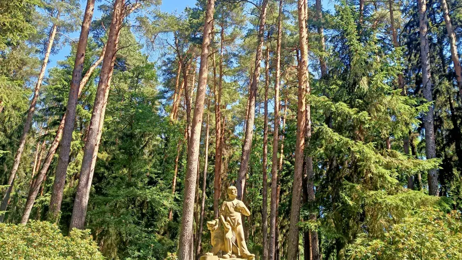 Lesní hřbitov pomník Pomník hrdinů