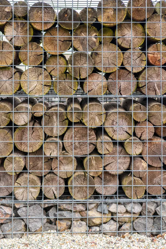 Gabion se dřevem Gabion se dřevem