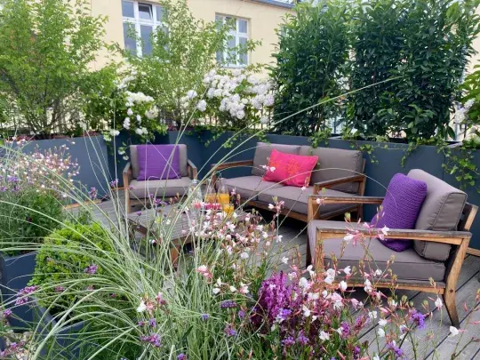 Mistři zahrad: rozkvetlá střešní terasa uprostřed města Náhled